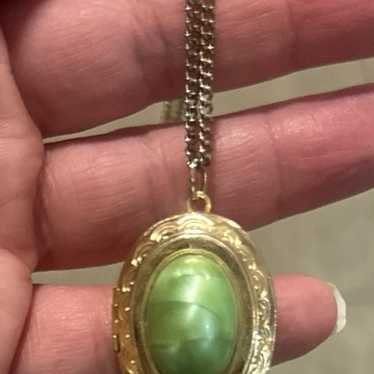 Vintage 1920s Rare Green Agate Gold Tone Locket N… - image 1