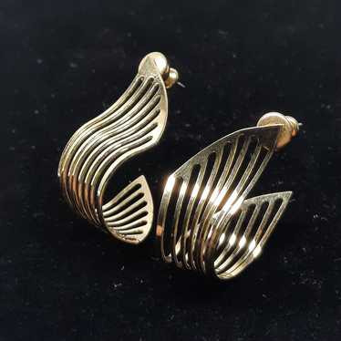 Vintage wavy goltone earrings - image 1