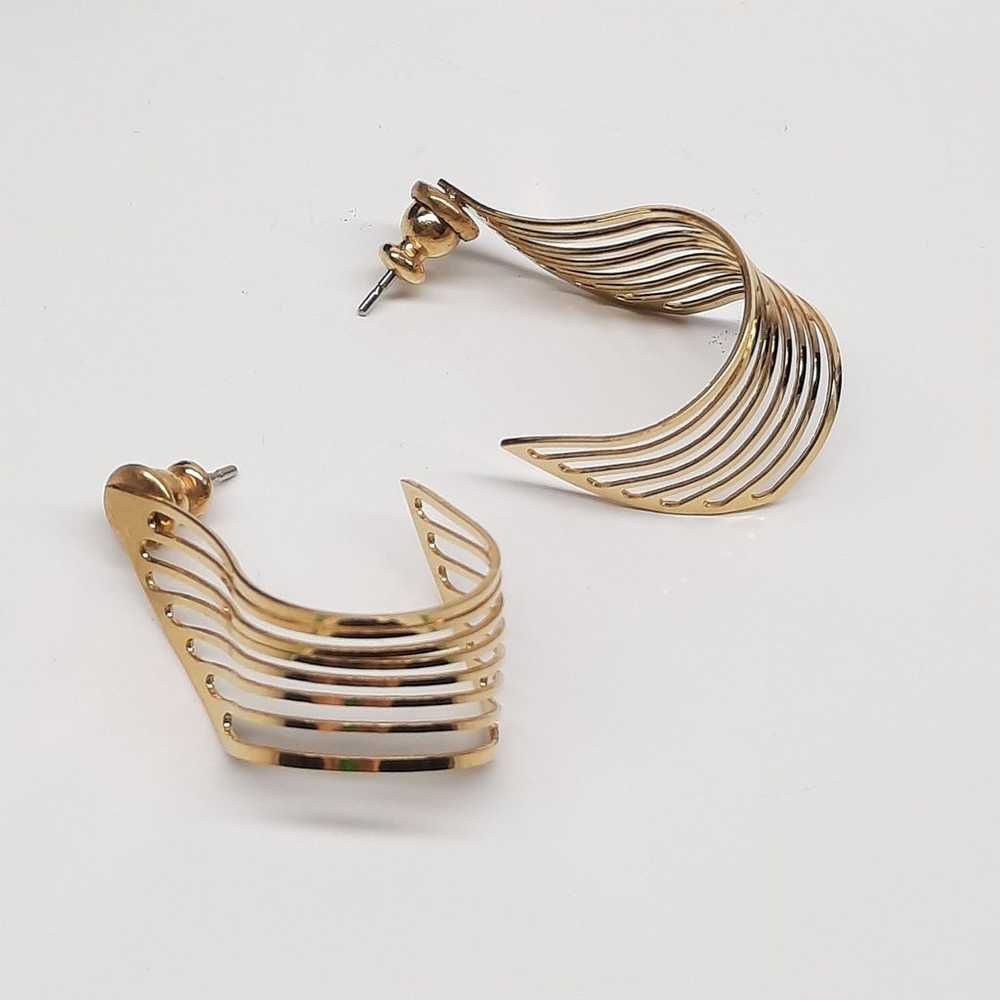 Vintage wavy goltone earrings - image 4