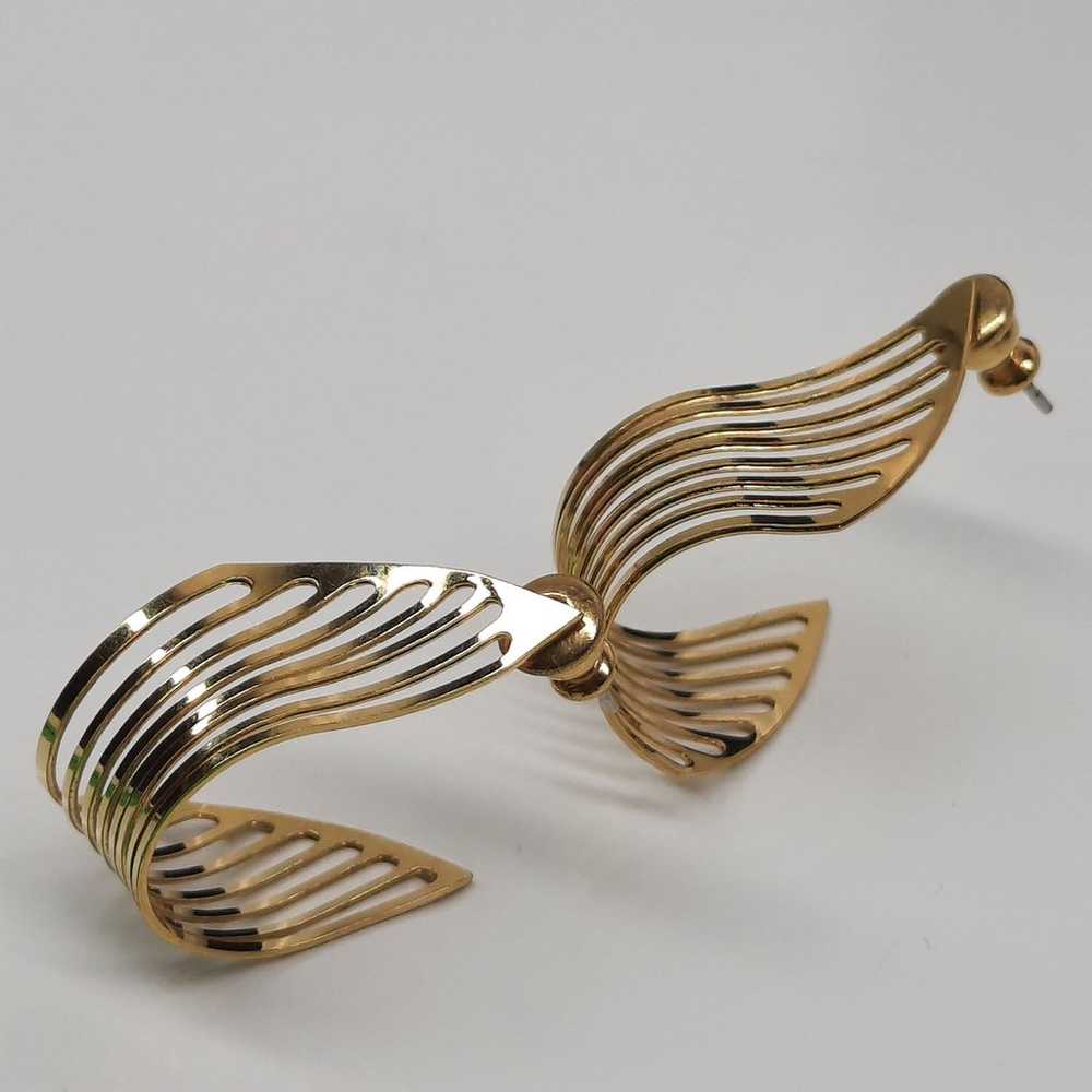 Vintage wavy goltone earrings - image 6