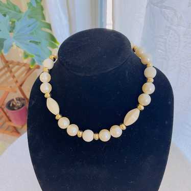 Vintage artificial pearl and resins Necklace - image 1