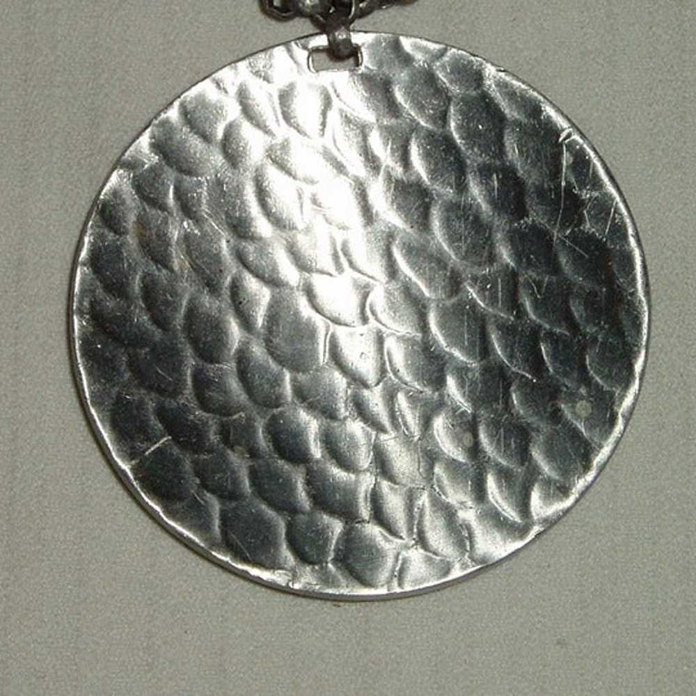 VIntage 1950's HAMMERED ALUMINUM PENDANT NECKLACE… - image 3