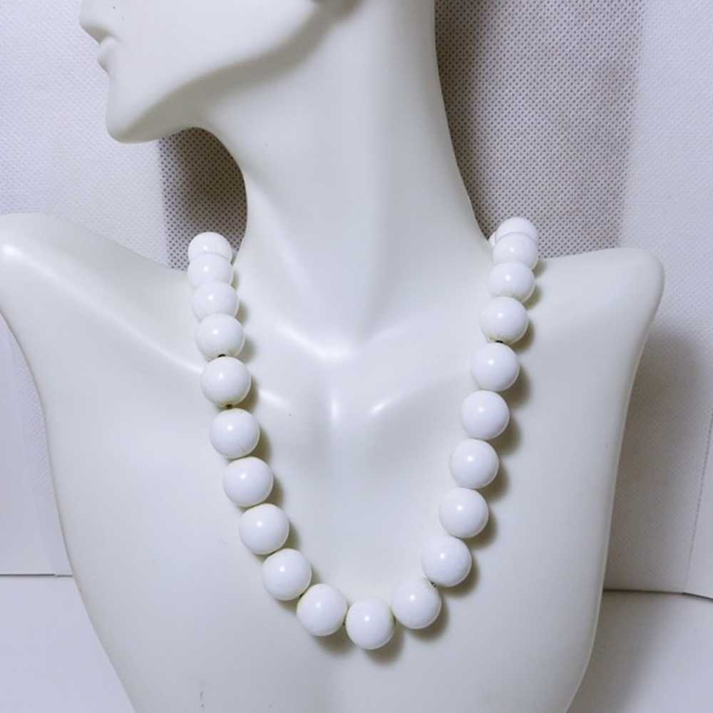 High Luster Vintage Milk Glass Bead 15-17" Size N… - image 1