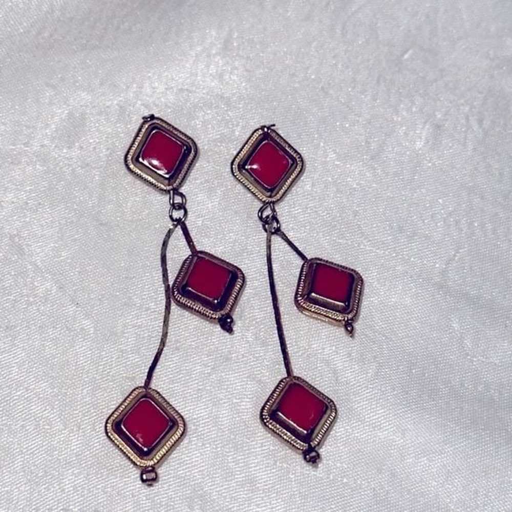 Vintage diamond shaped red enamel gold tone drop/… - image 2