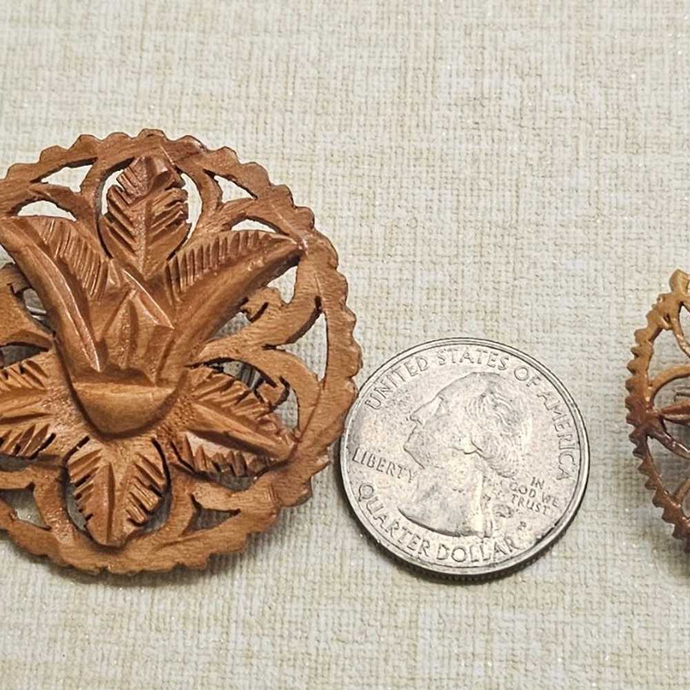 Three Vintage wood hand carved  brooches. - image 10