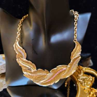 VINTAGE GOLD LEAF BEADED STATEMENT NECKLACE - image 1