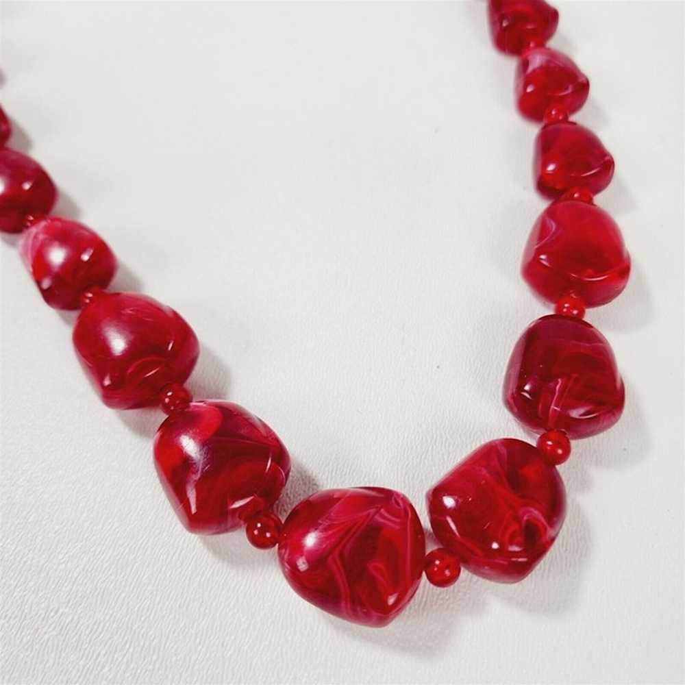 Vintage 1960s Red Swirl Molded Plastic Bead Neckl… - image 2