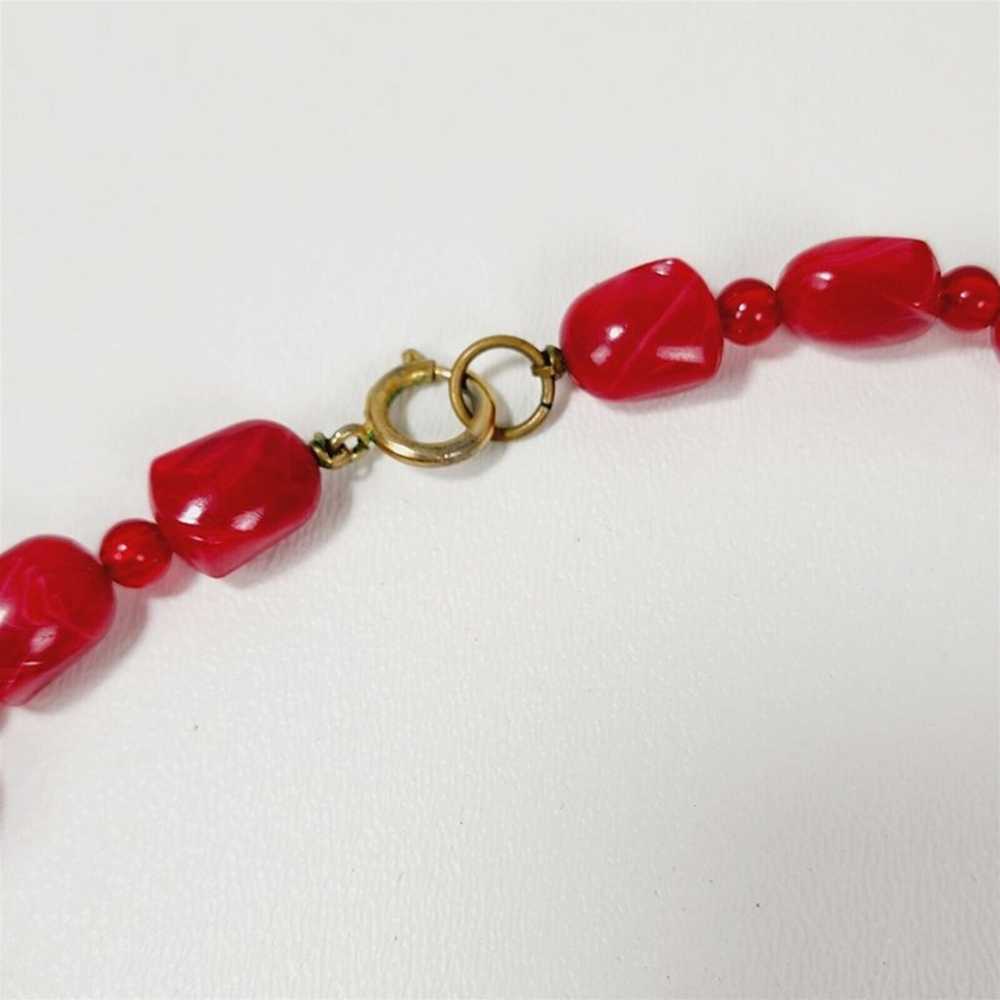 Vintage 1960s Red Swirl Molded Plastic Bead Neckl… - image 3