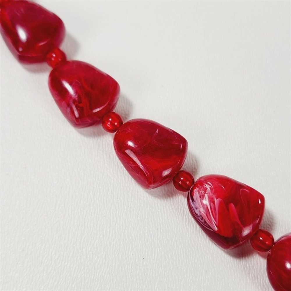 Vintage 1960s Red Swirl Molded Plastic Bead Neckl… - image 4