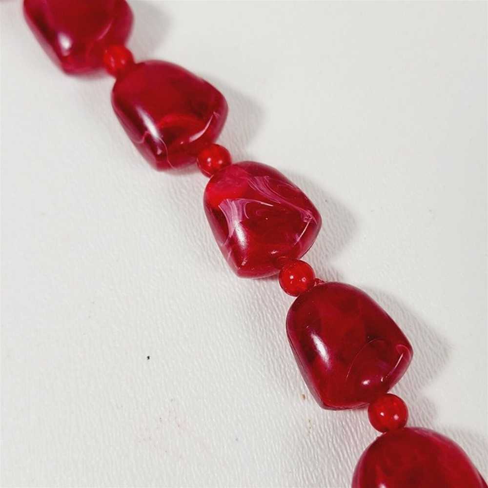 Vintage 1960s Red Swirl Molded Plastic Bead Neckl… - image 5