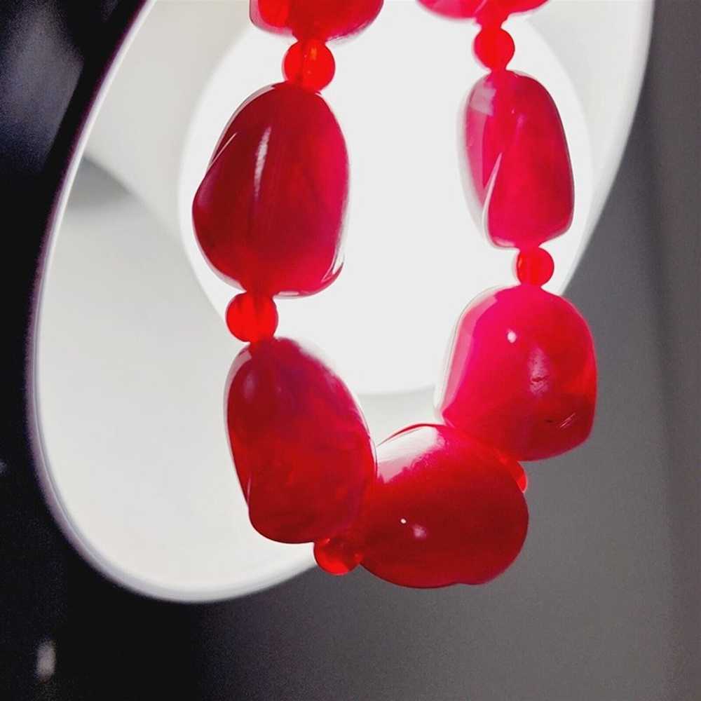 Vintage 1960s Red Swirl Molded Plastic Bead Neckl… - image 7