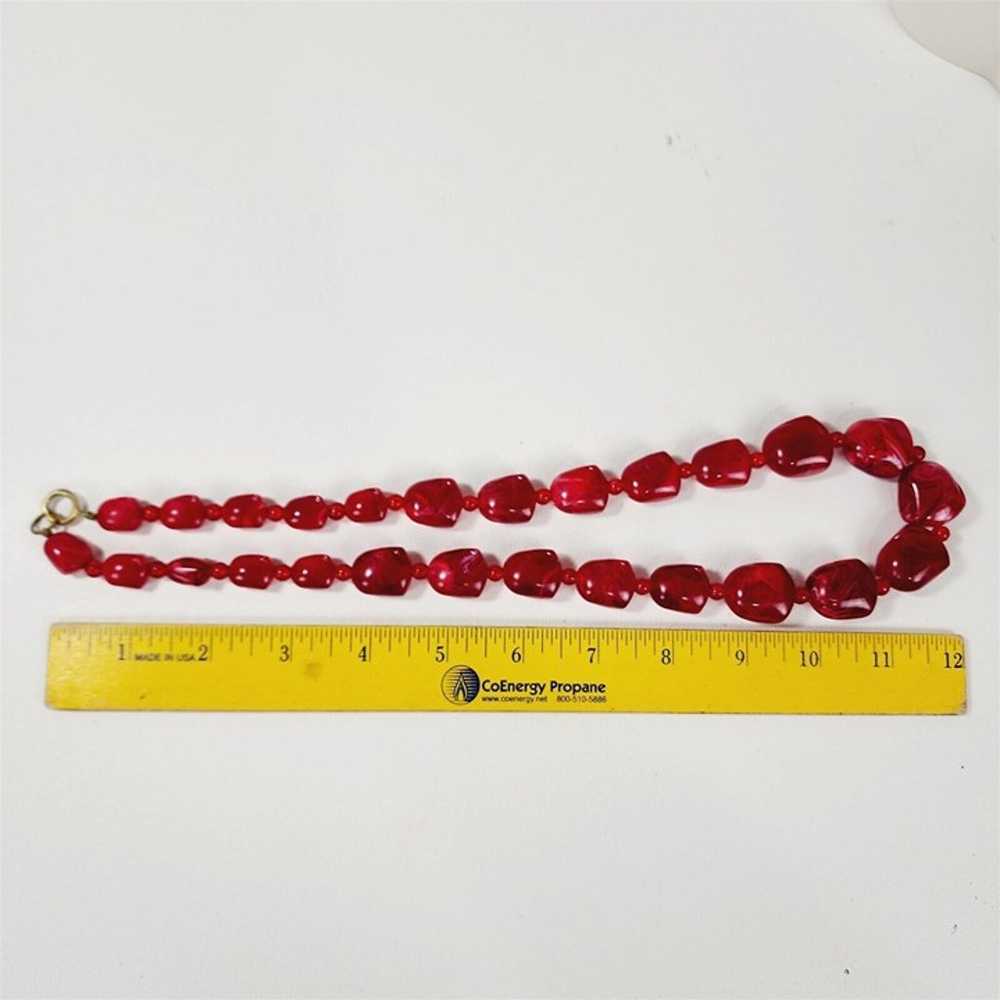 Vintage 1960s Red Swirl Molded Plastic Bead Neckl… - image 8