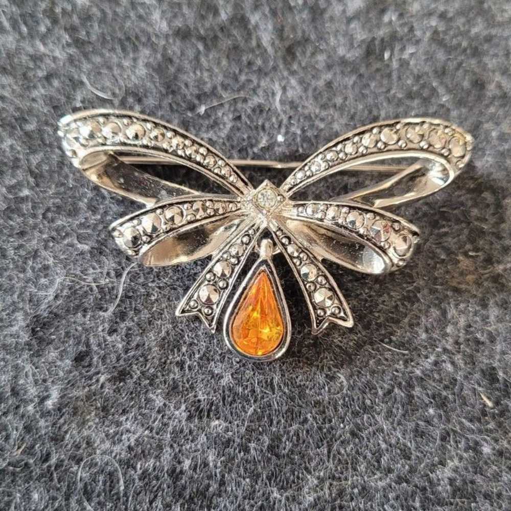 Vintage Avon Birthstone Bow Brooch Dangle Citrine… - image 1