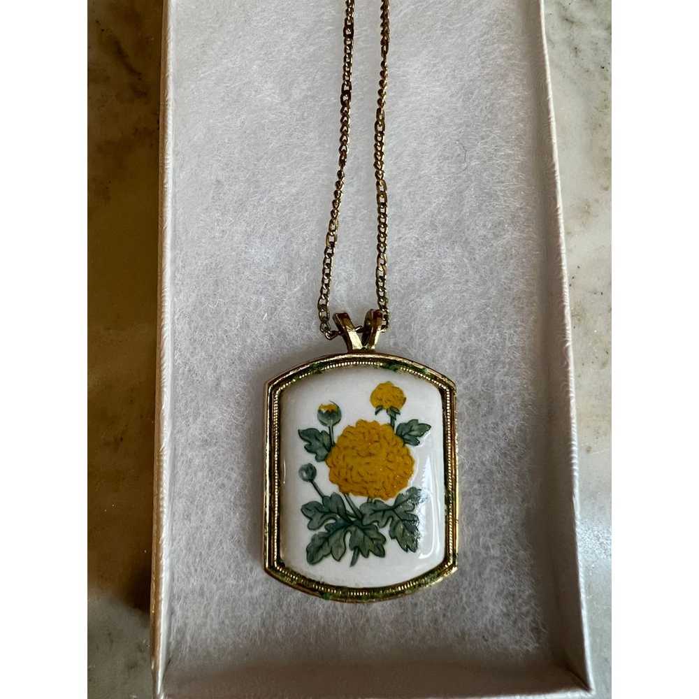 Vintage Avon painted floral pendant necklace - image 2