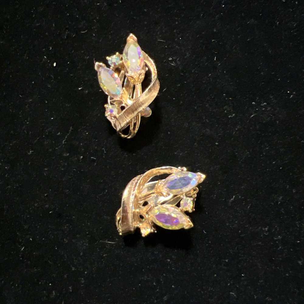 vintage ab rhinestone goldtone clip on earrings - image 1