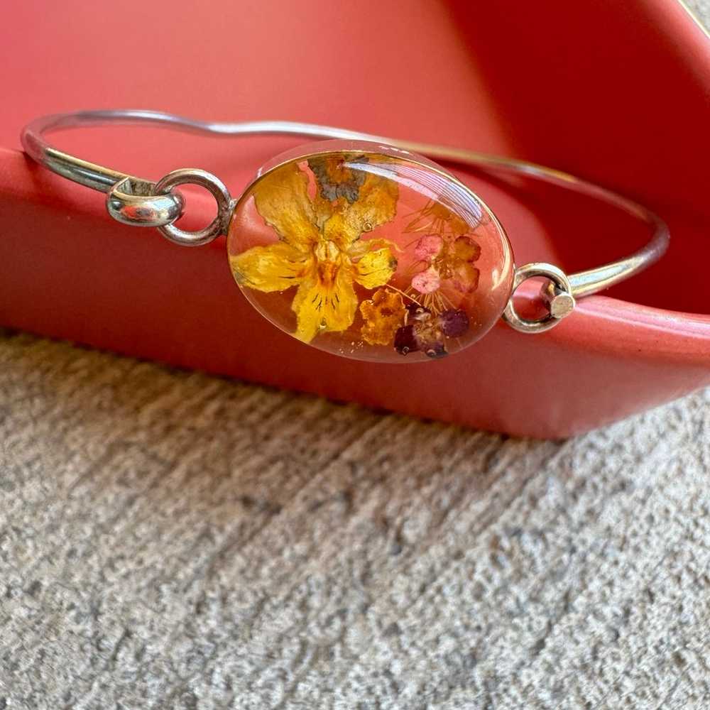 Vintage sterling silver flowers in resin bracelet - image 2