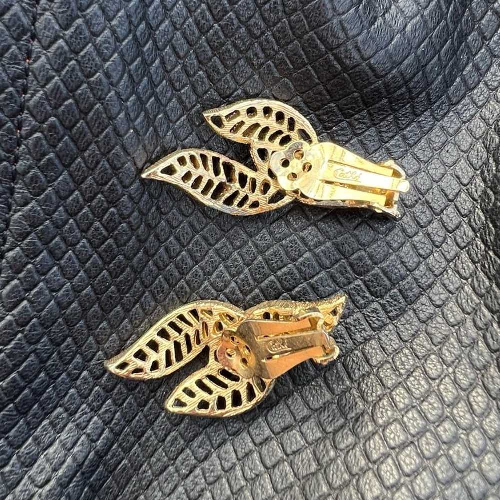 Vintage signed Cathe’ Goldtone leaf clip on earri… - image 2