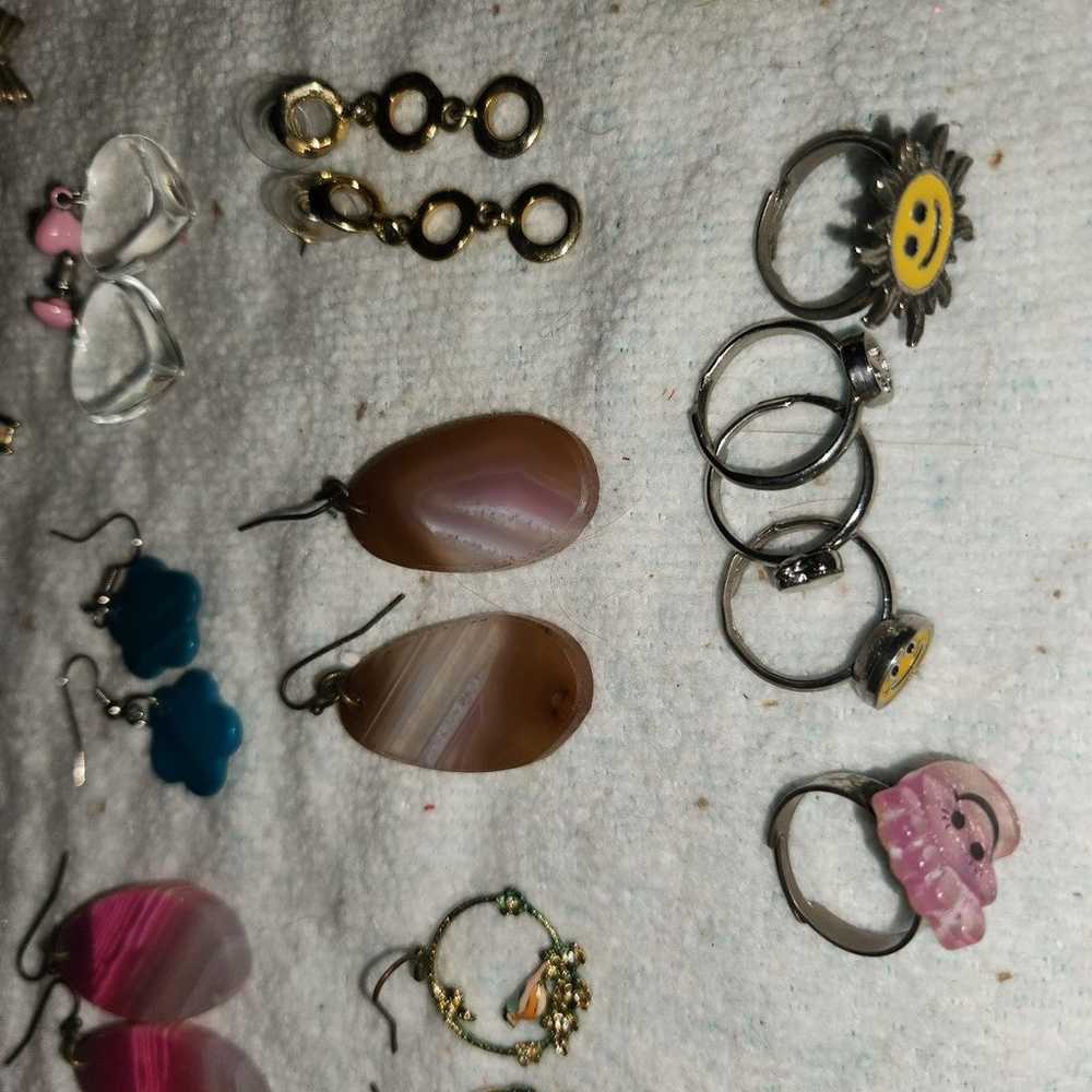 Lot of 50+ fashion earrings, bracelets and rings - image 3