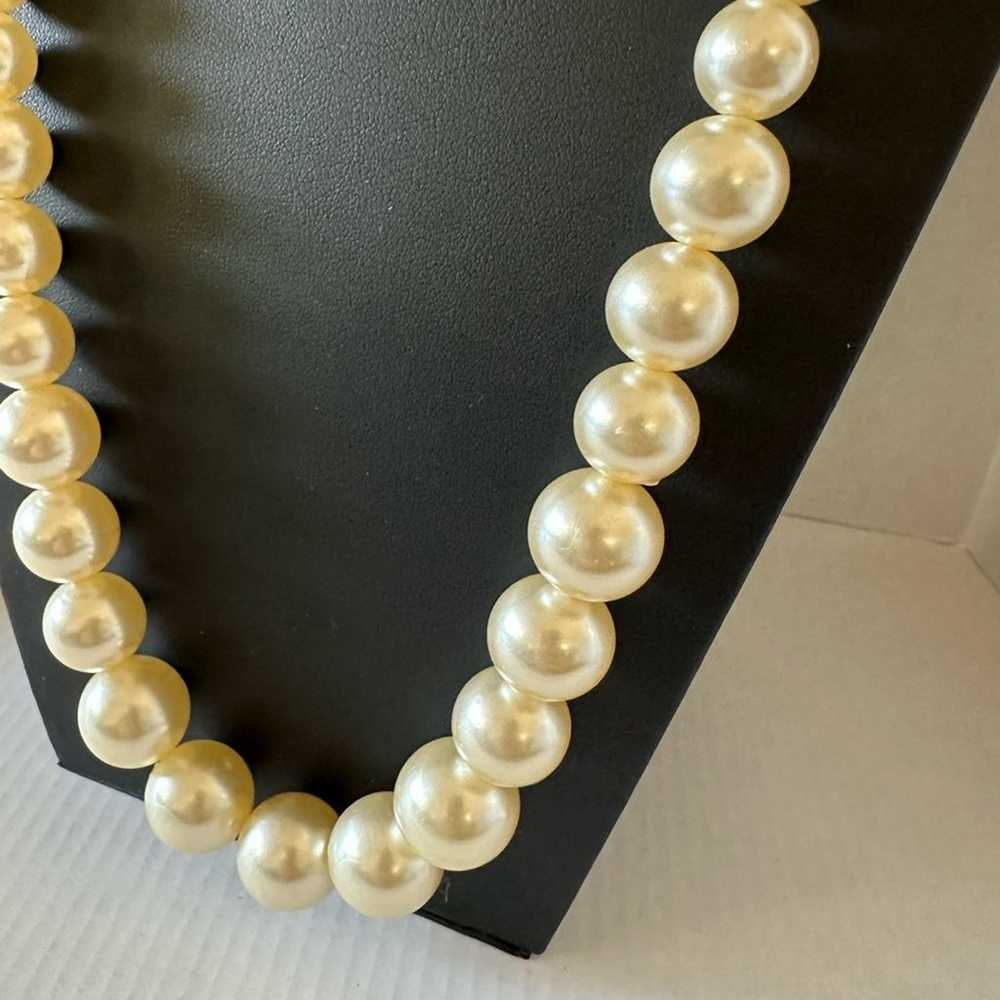 Vintage cream faux pearl necklace graduated size … - image 2