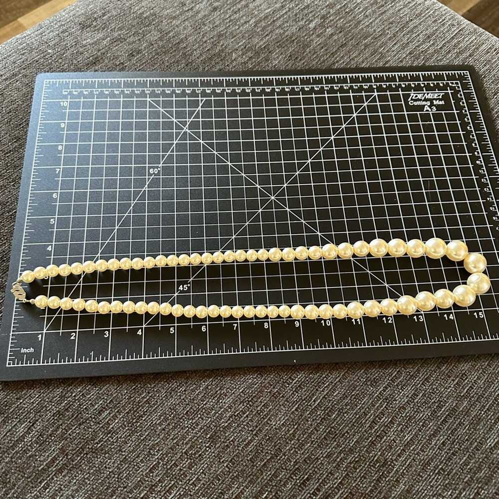 Vintage cream faux pearl necklace graduated size … - image 3