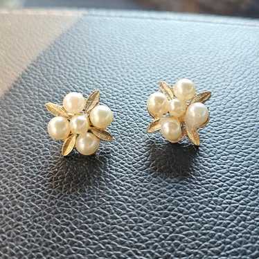 Vintage Majorica Gold Tone Pearl Clip On Earrings - image 1