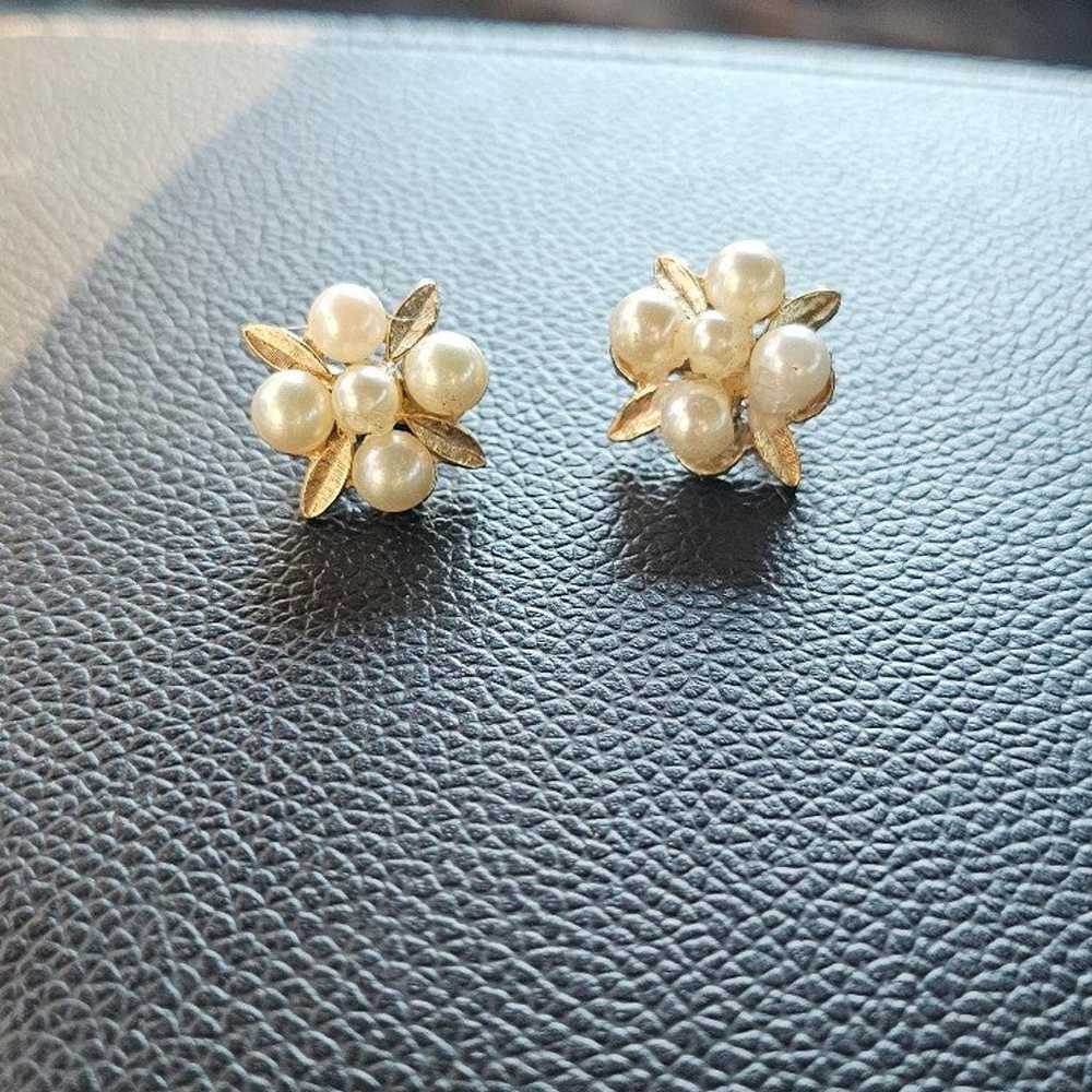 Vintage Majorica Gold Tone Pearl Clip On Earrings - image 3