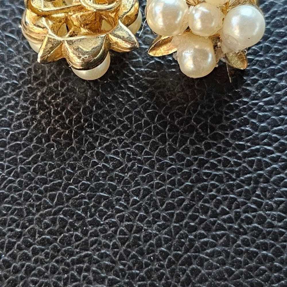 Vintage Majorica Gold Tone Pearl Clip On Earrings - image 4