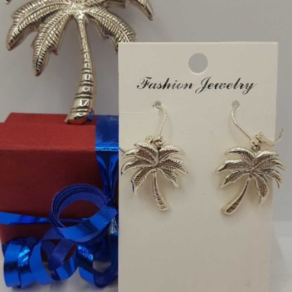 #748, Vintage set Earrings & Brooch PALMTREES RAR… - image 1