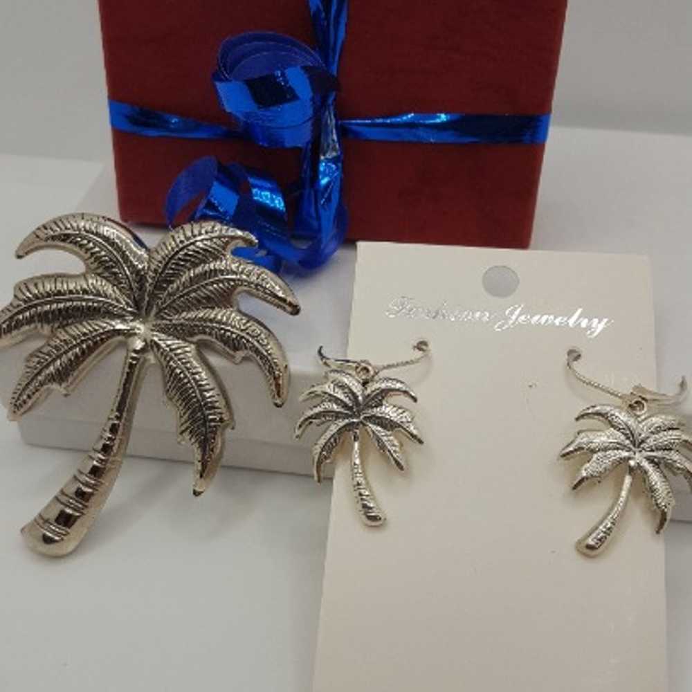 #748, Vintage set Earrings & Brooch PALMTREES RAR… - image 2