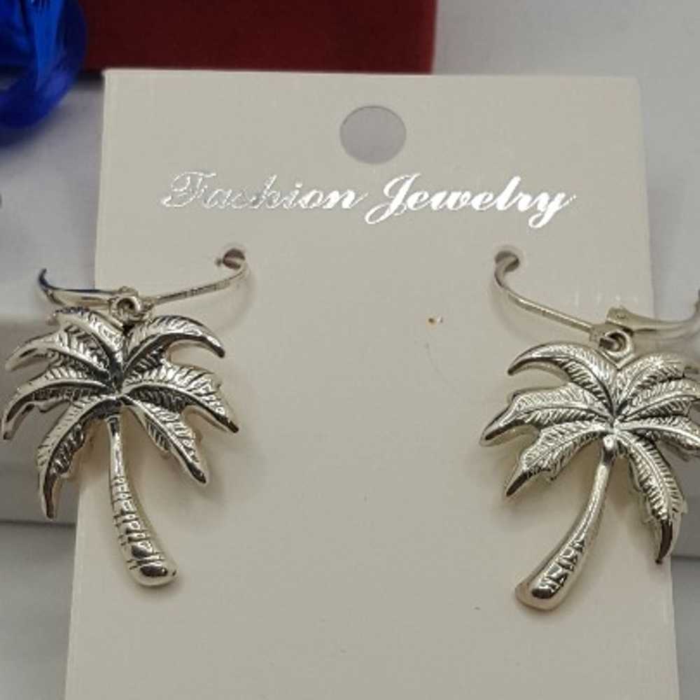 #748, Vintage set Earrings & Brooch PALMTREES RAR… - image 3