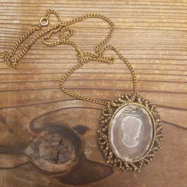 Vintage Cameo Necklace/Brooch - image 1