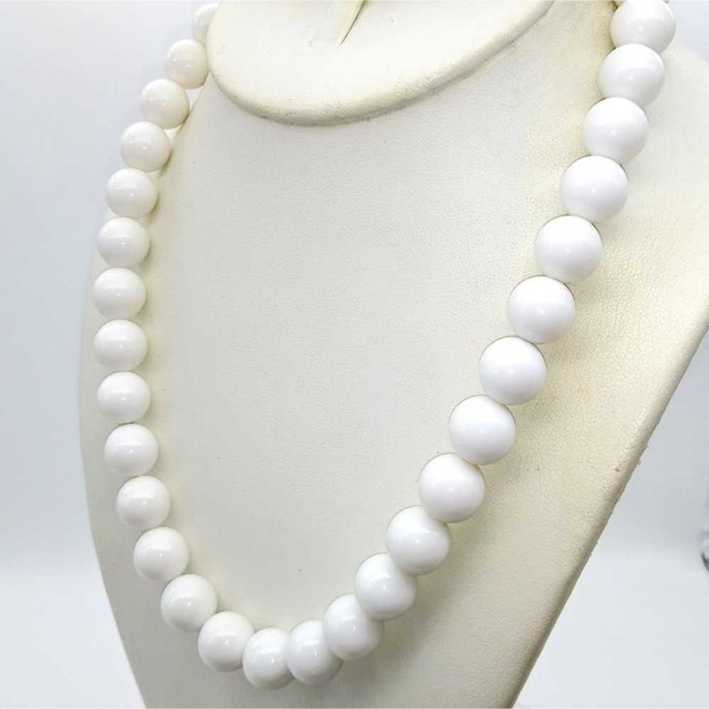 White Lucite Beaded Necklace, Vintage Classic Neu… - image 3