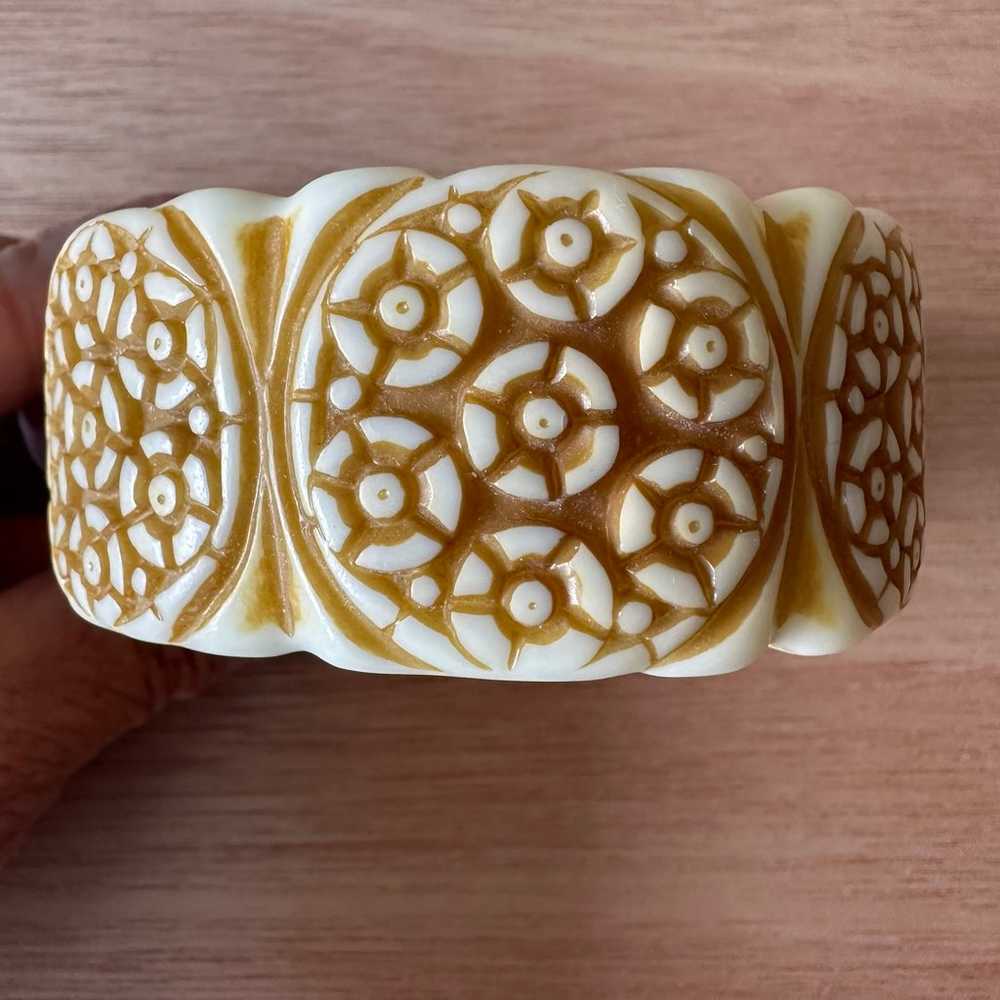 Vintage Celluloid (possibly Bakelite) Cuff Bangle… - image 6