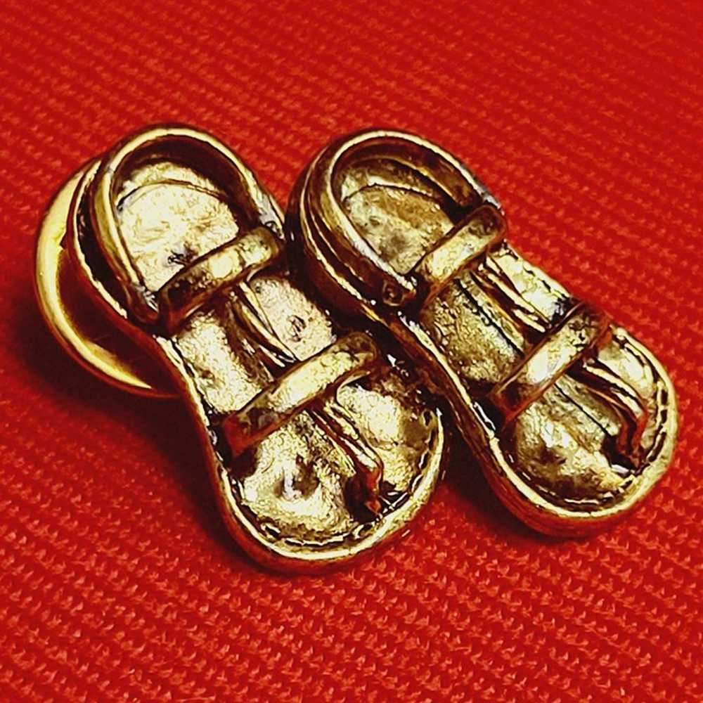 Vintage Brooch Pin Gold Tone Pair of Slippers - image 7