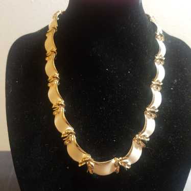 Vintage costume jewelry  White and gold
