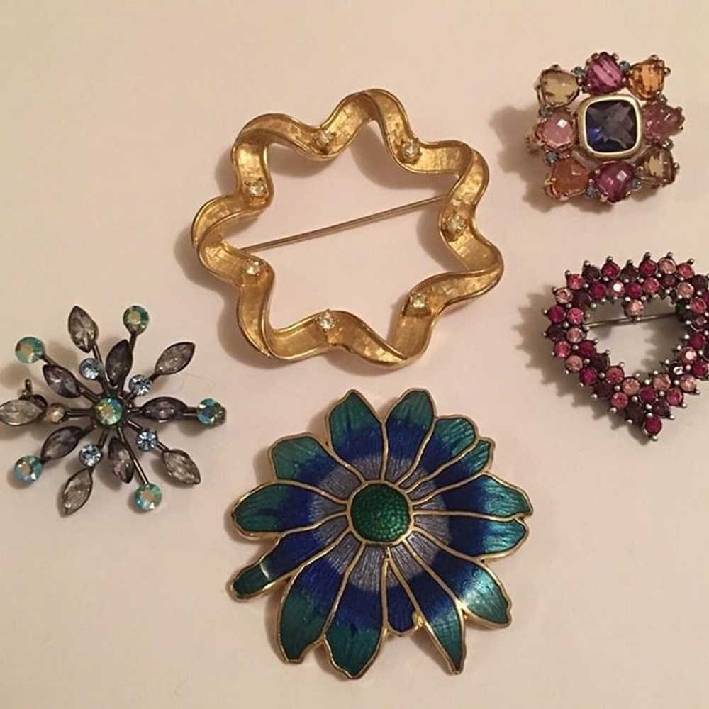 Lot Of 5 Vintage - Modern Costume Jewelry Brooche… - image 1