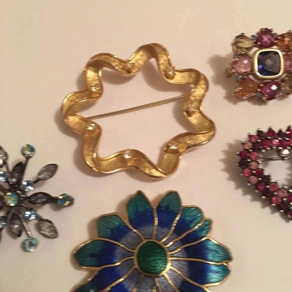 Lot Of 5 Vintage - Modern Costume Jewelry Brooche… - image 5