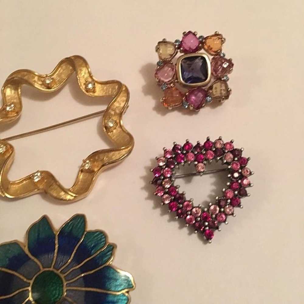 Lot Of 5 Vintage - Modern Costume Jewelry Brooche… - image 6