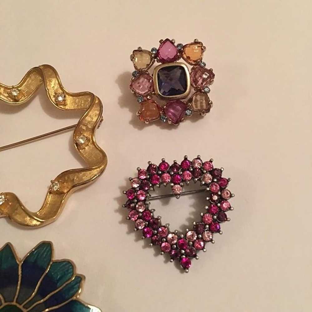 Lot Of 5 Vintage - Modern Costume Jewelry Brooche… - image 7