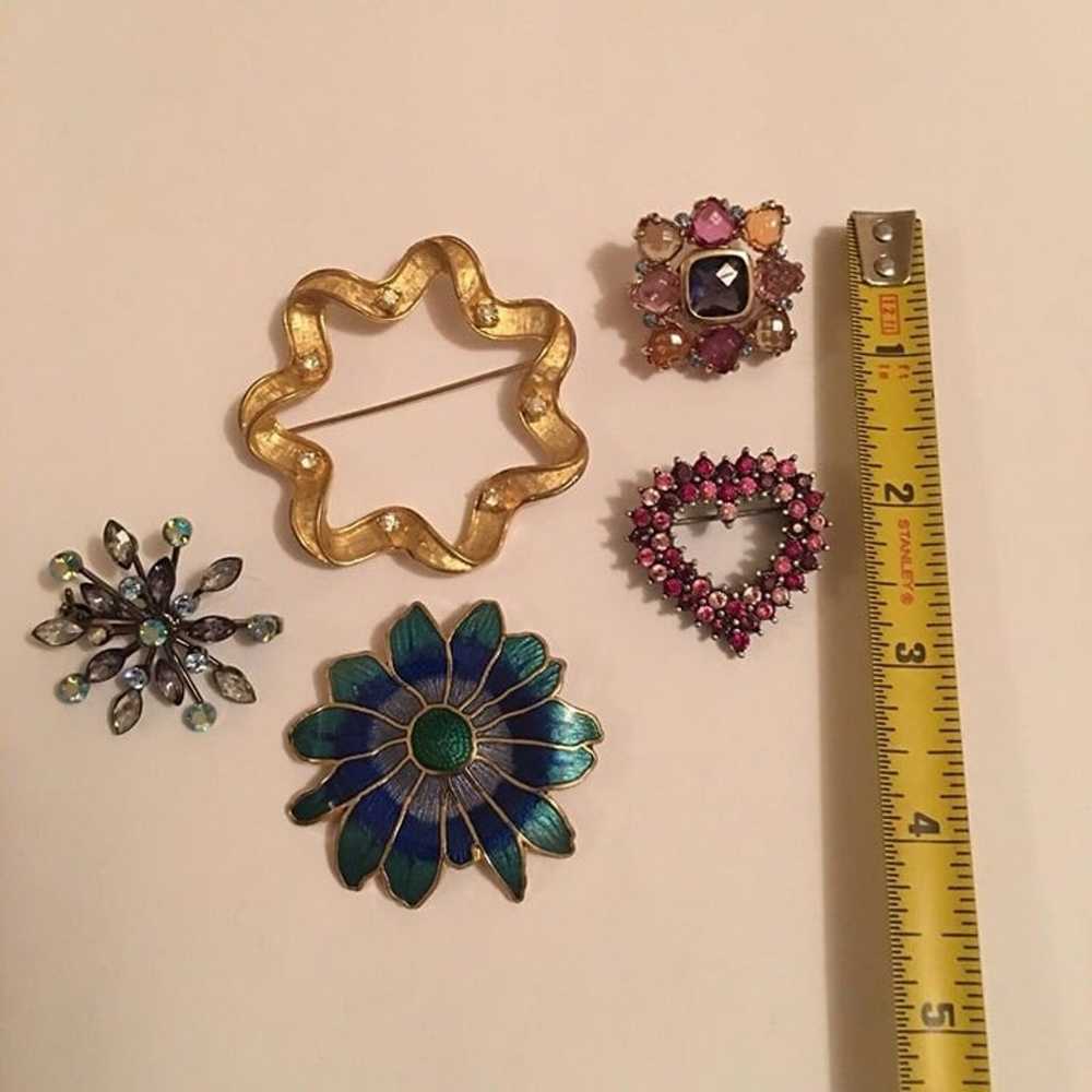 Lot Of 5 Vintage - Modern Costume Jewelry Brooche… - image 8