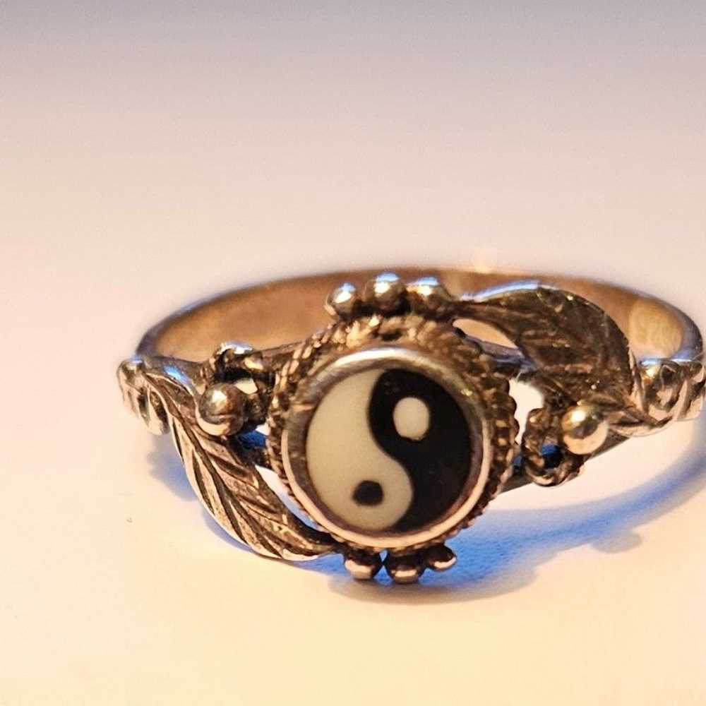 Vintage Sterling Silver Dainty Yin Yang Ring - image 8