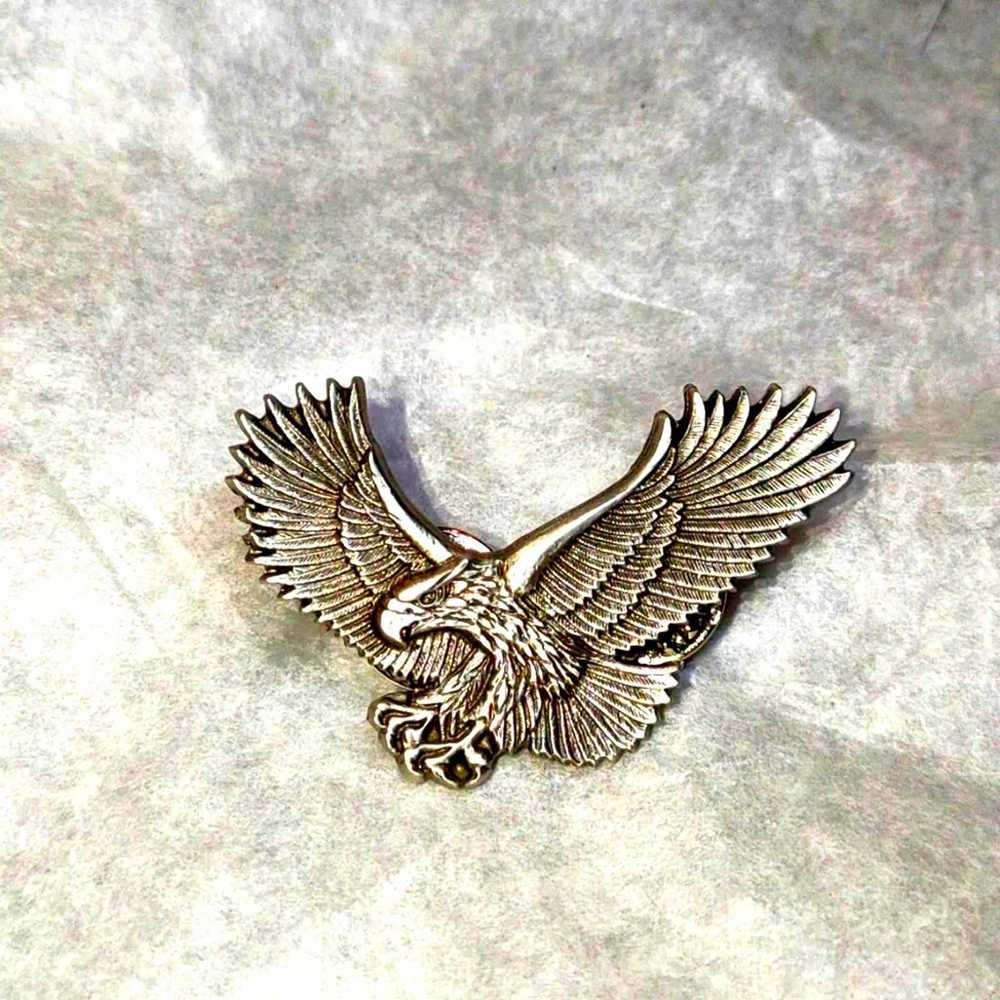 Vintage silver Harley-Davidson pinback eagle~Indi… - image 1