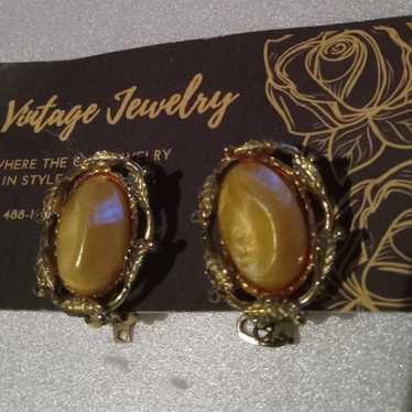 Beautiful Vintage Butterscotch Bakelite Clip Earri