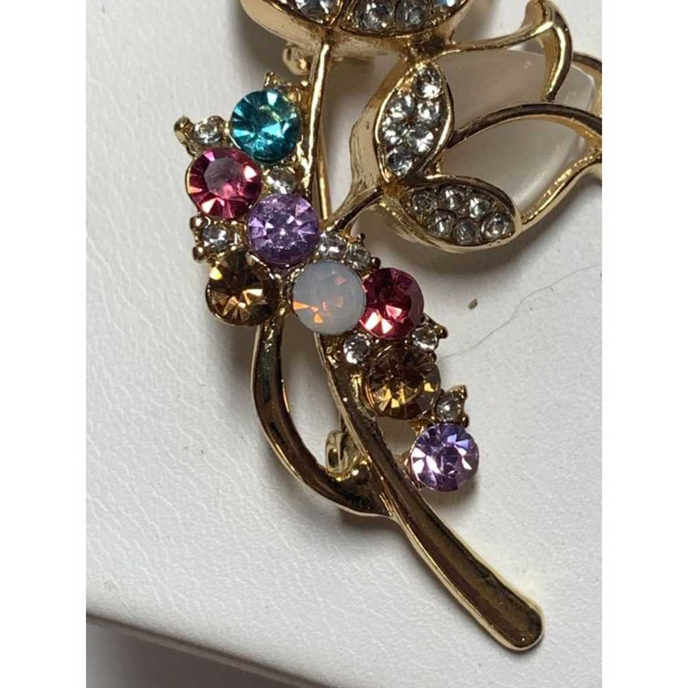 Vintage Gold Tone Rhinestone Resin Tulip Brooch - image 2