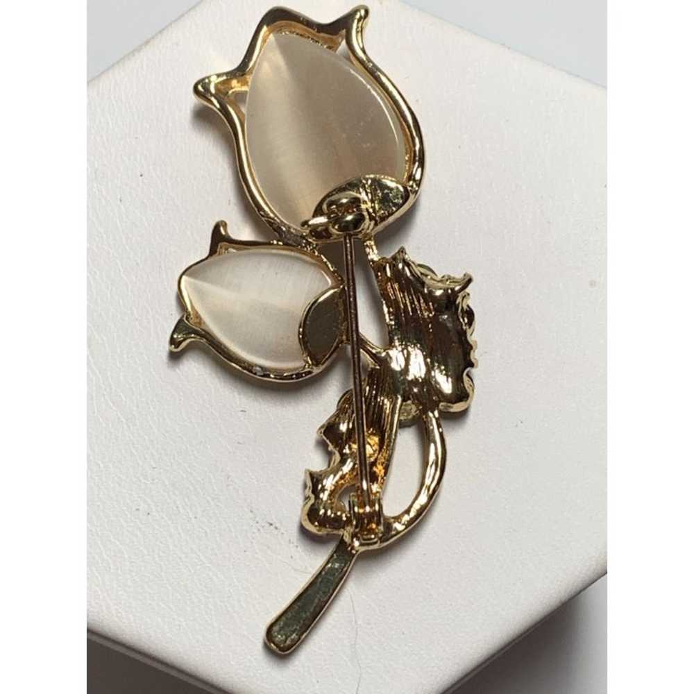 Vintage Gold Tone Rhinestone Resin Tulip Brooch - image 3