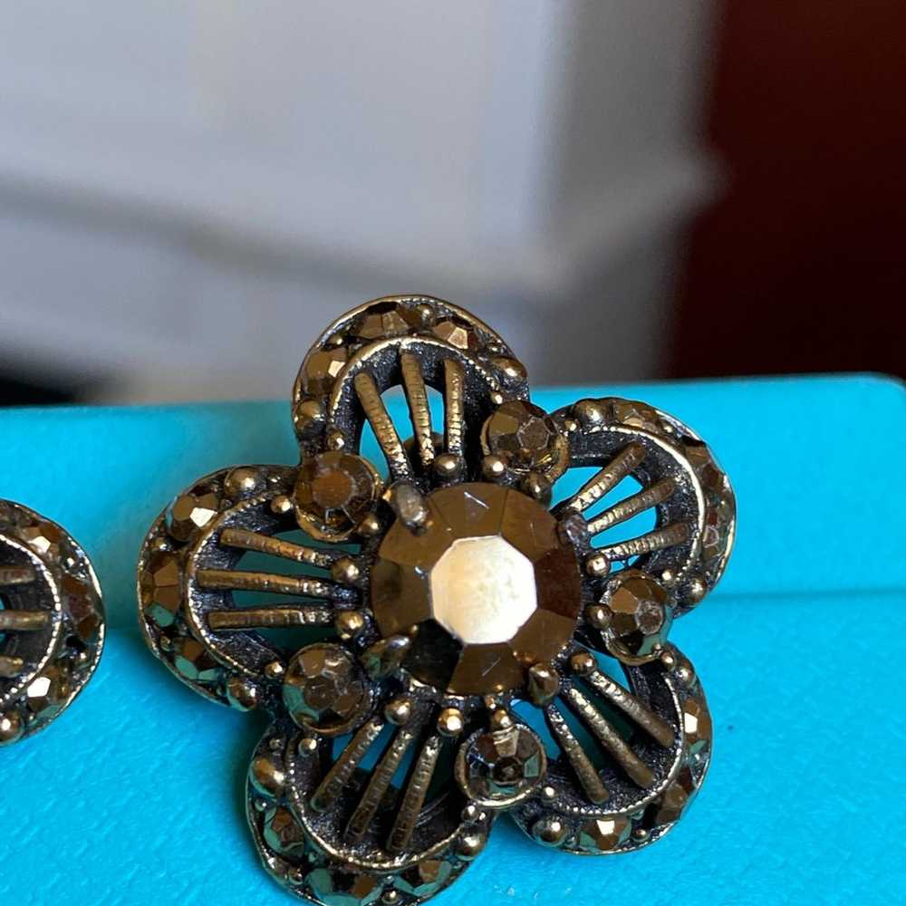 Vintage WEISS Flower Clip On Earrings. - image 10