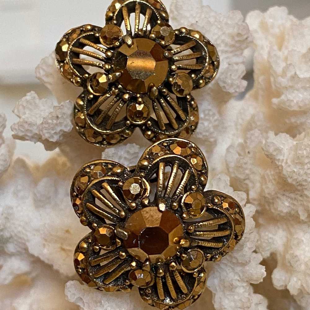 Vintage WEISS Flower Clip On Earrings. - image 2