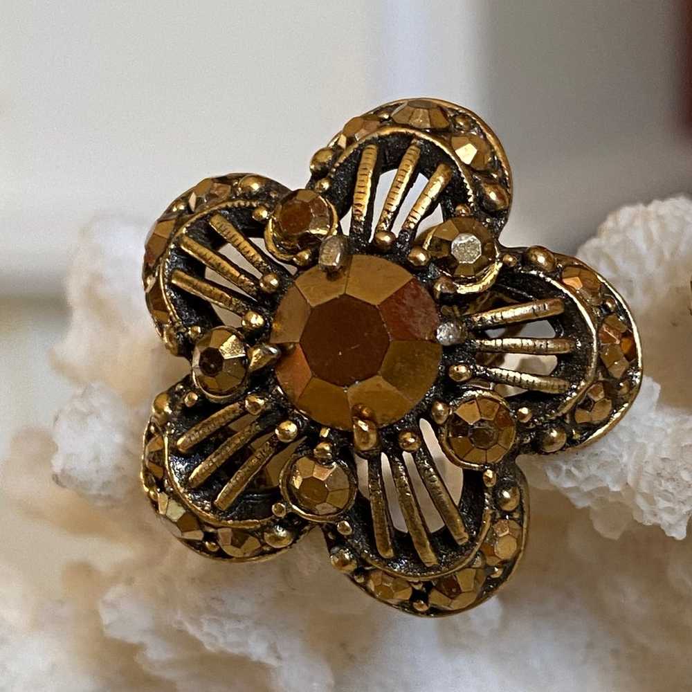 Vintage WEISS Flower Clip On Earrings. - image 3