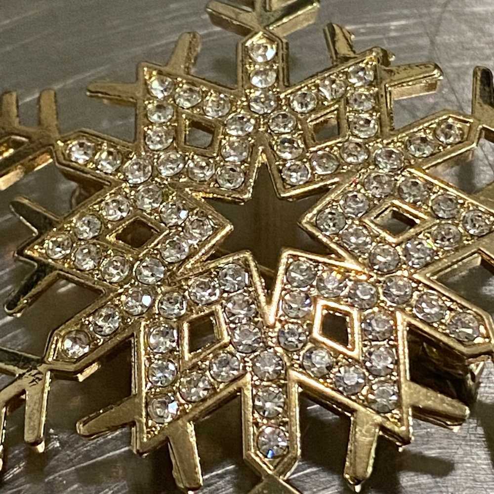 Vintage Gold Tone Snowflake Brooch with Clear Cry… - image 2