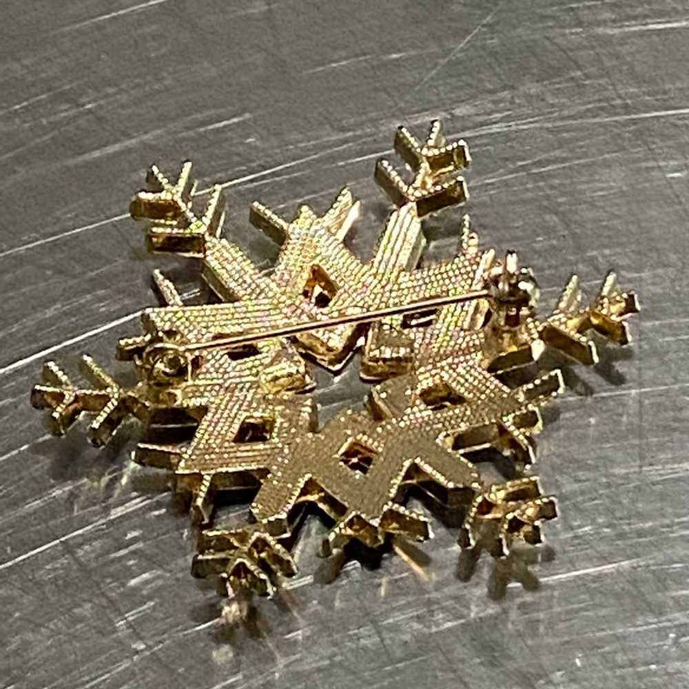 Vintage Gold Tone Snowflake Brooch with Clear Cry… - image 4